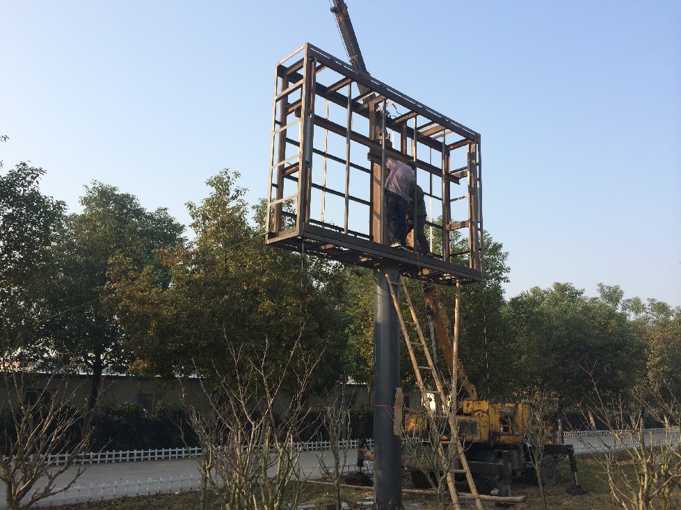 屏体钢结构定位中